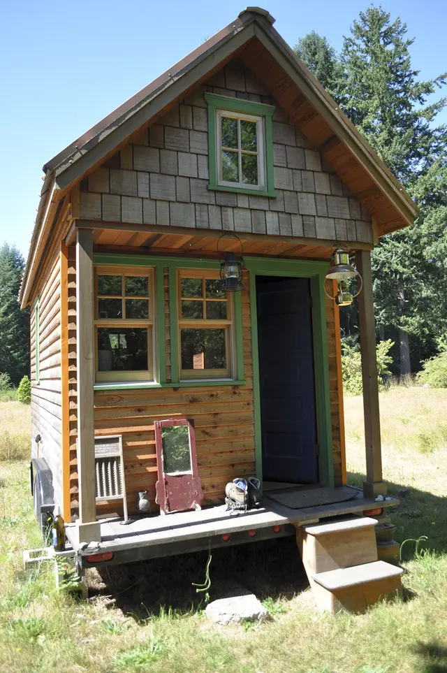 The Economics and Minimalist Lifestyle of Tiny Houses